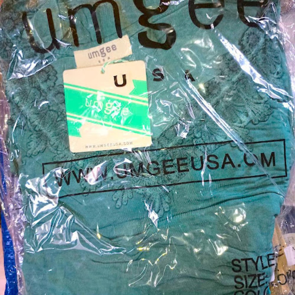 Umgee T-Shirt -  the BEST! Peacock, mineral washed, V-neck, Crochet neck... BNIB